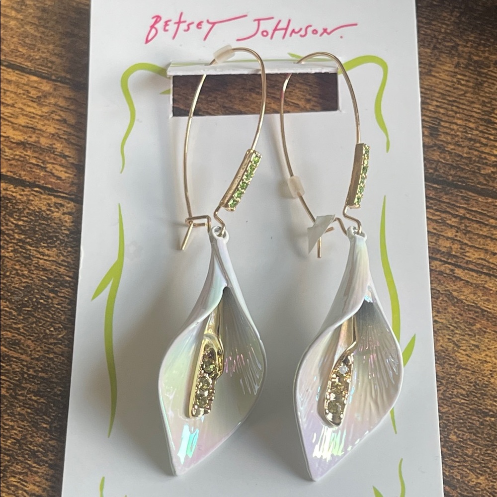 Betsey Johnson White Calla iridescent Drop Earrings with Green Crystal Accents - Picture 3 of 4
